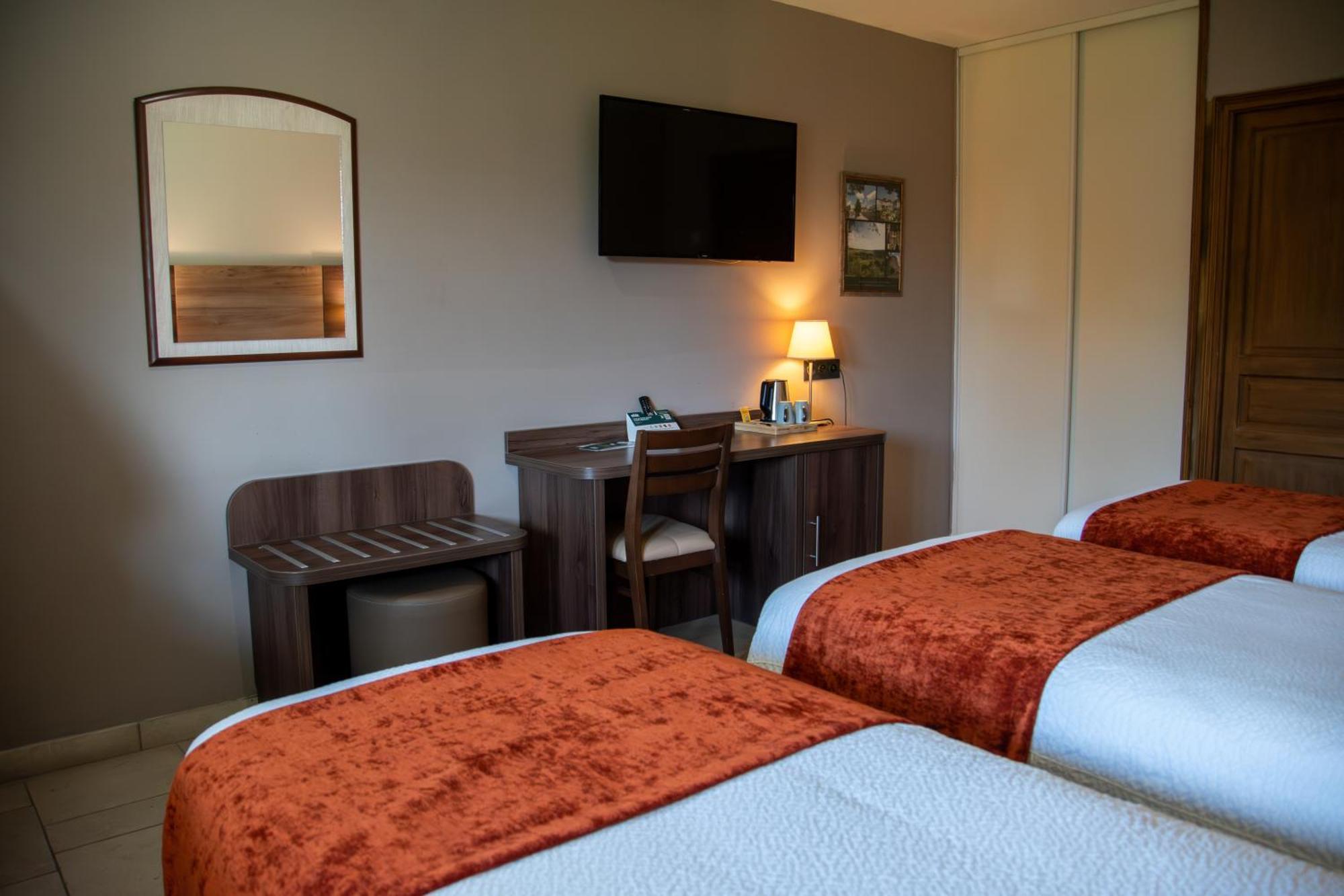 Logis Des Sources Hotel Creney-pres-Troyes Bagian luar foto