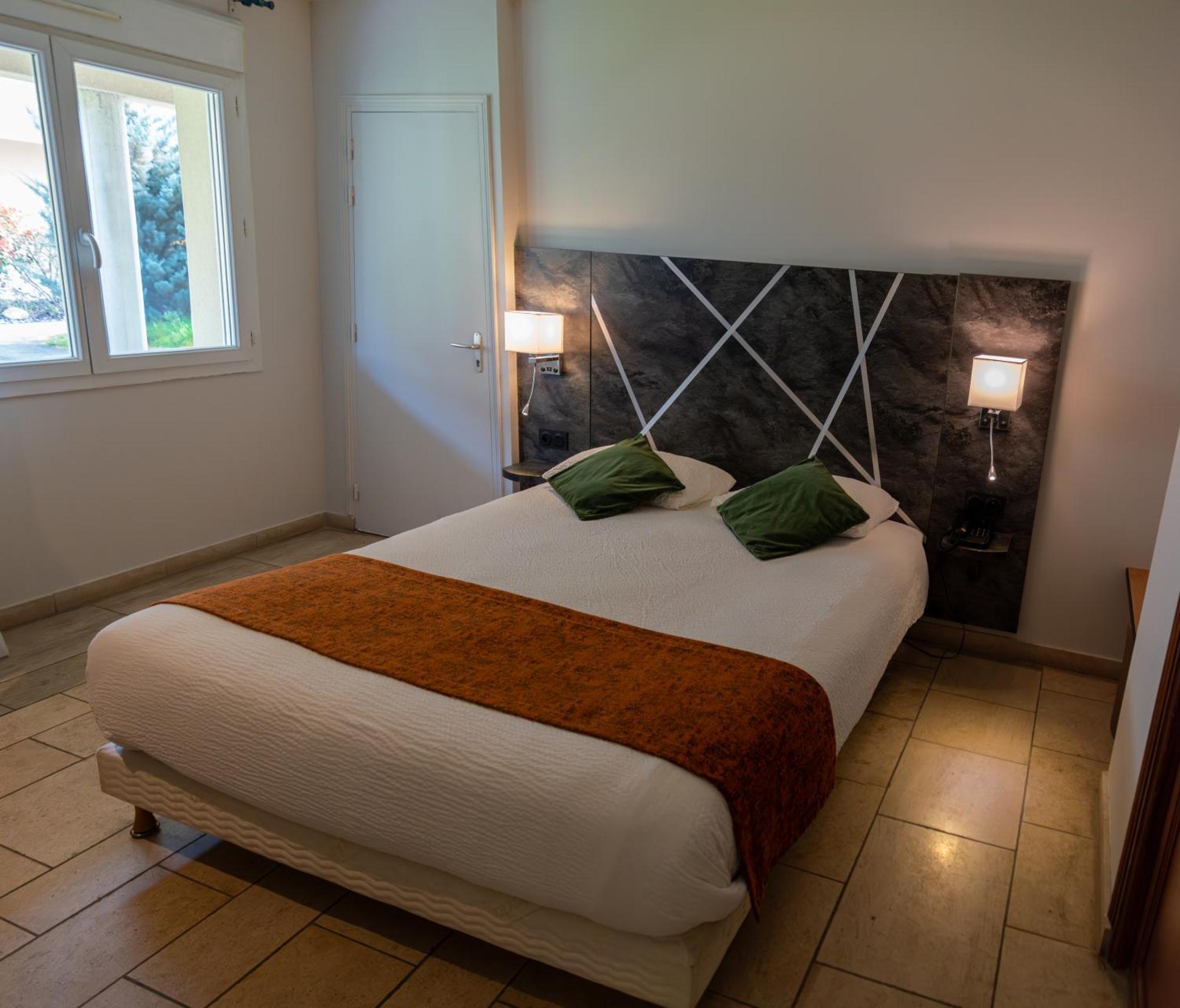 Logis Des Sources Hotel Creney-pres-Troyes Bagian luar foto