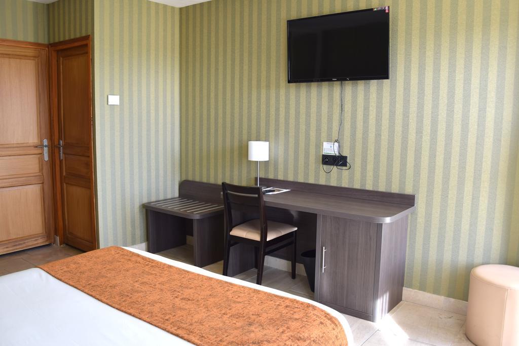 Logis Des Sources Hotel Creney-pres-Troyes Bagian luar foto