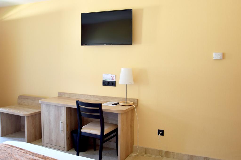Logis Des Sources Hotel Creney-pres-Troyes Bagian luar foto