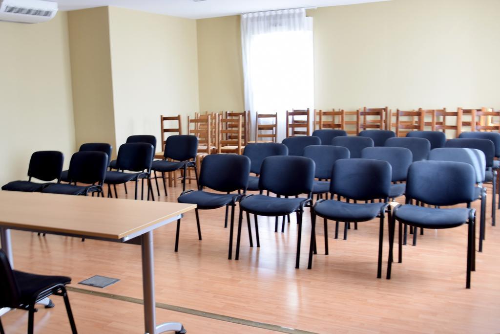 Logis Des Sources Hotel Creney-pres-Troyes Bagian luar foto