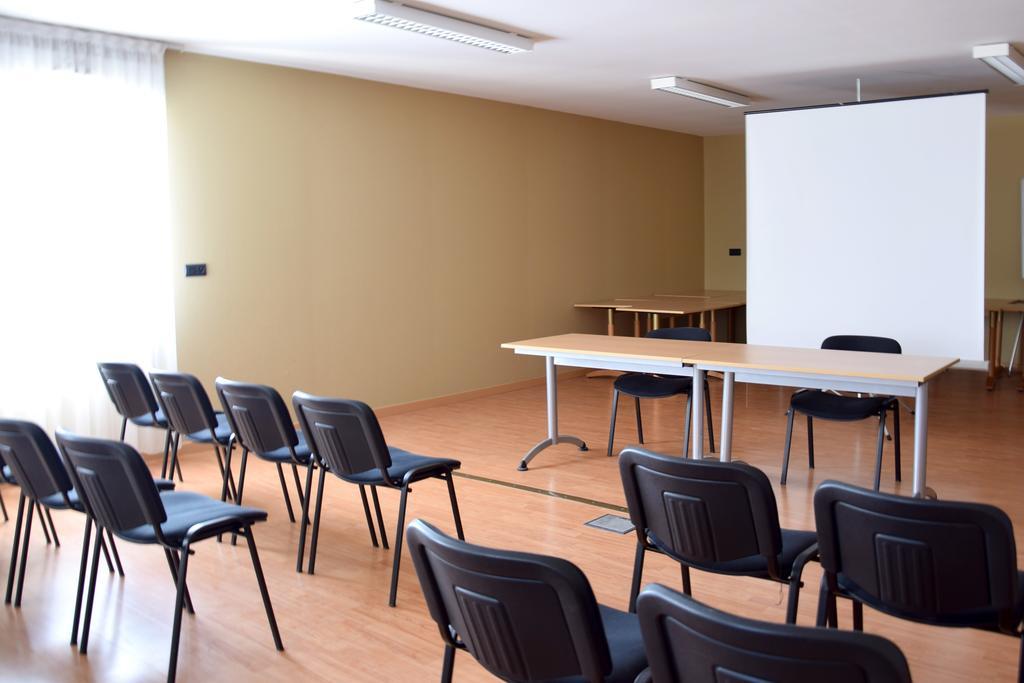 Logis Des Sources Hotel Creney-pres-Troyes Bagian luar foto