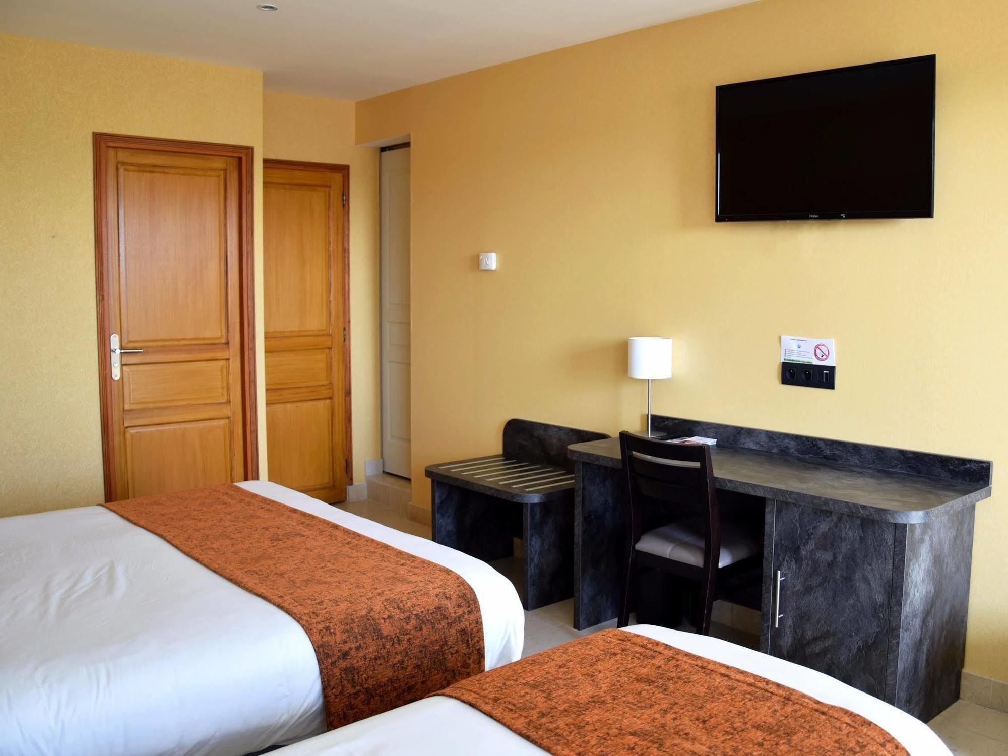 Logis Des Sources Hotel Creney-pres-Troyes Bagian luar foto