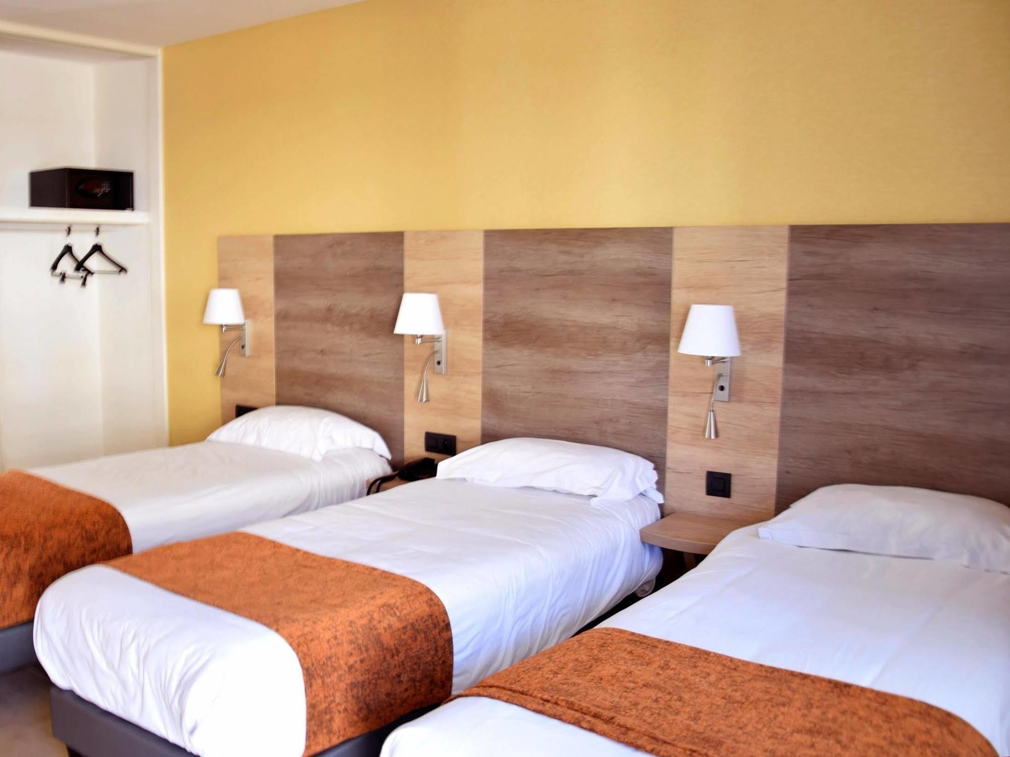 Logis Des Sources Hotel Creney-pres-Troyes Bagian luar foto