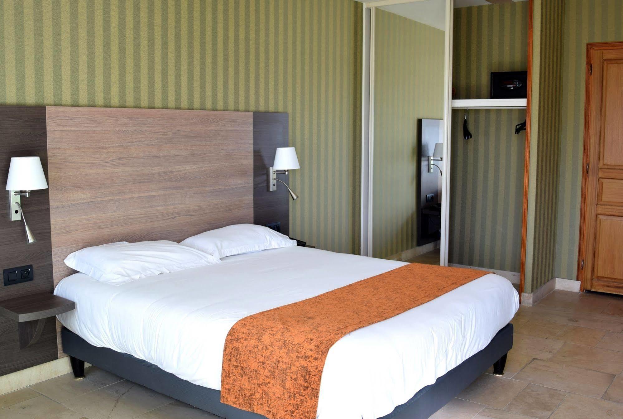 Logis Des Sources Hotel Creney-pres-Troyes Bagian luar foto